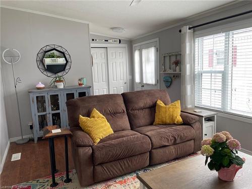 77307 (29 Rowan Rd) Bluewater Hwy 21, Northwood Beach, ON - Indoor Photo Showing Living Room