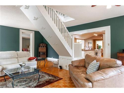 5515 Line 2, Perth South, ON - Indoor Photo Showing Living Room