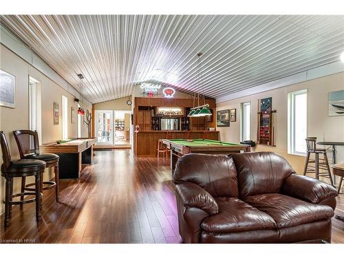 5515 Line 2, Perth South, ON - Indoor Photo Showing Living Room