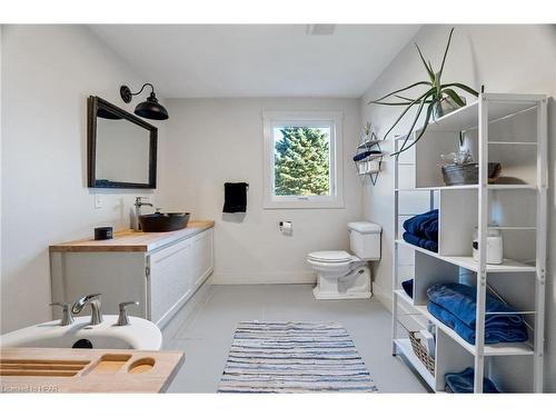 35449 Bayfield River Road, Bayfield, ON - Indoor Photo Showing Bathroom