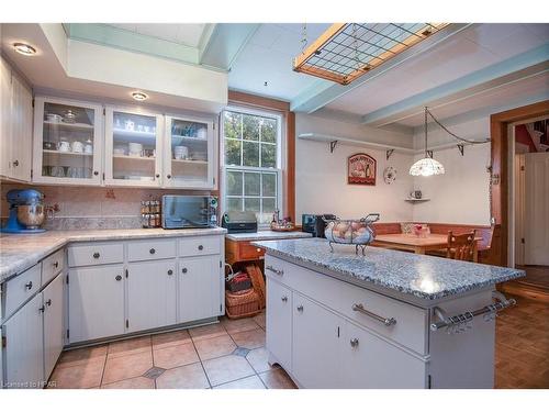 131 Rattenbury Street E, Clinton, ON - Indoor Photo Showing Kitchen