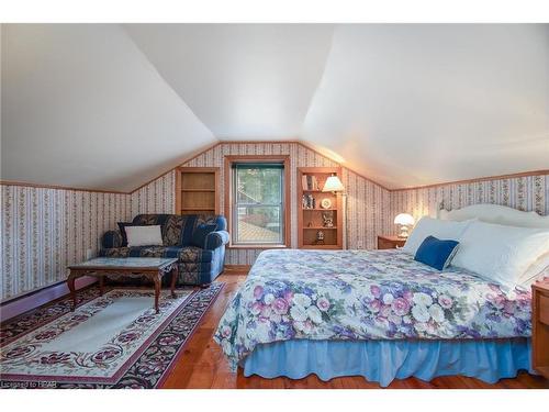 131 Rattenbury Street E, Clinton, ON - Indoor Photo Showing Bedroom