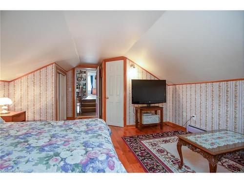 131 Rattenbury Street E, Clinton, ON - Indoor Photo Showing Bedroom