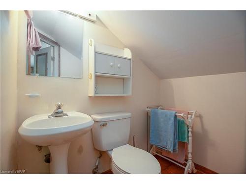 131 Rattenbury Street E, Clinton, ON - Indoor Photo Showing Bathroom