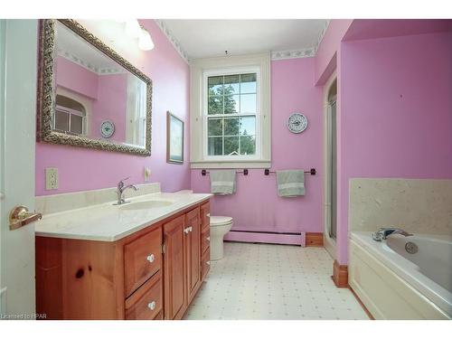 131 Rattenbury Street E, Clinton, ON - Indoor Photo Showing Bathroom