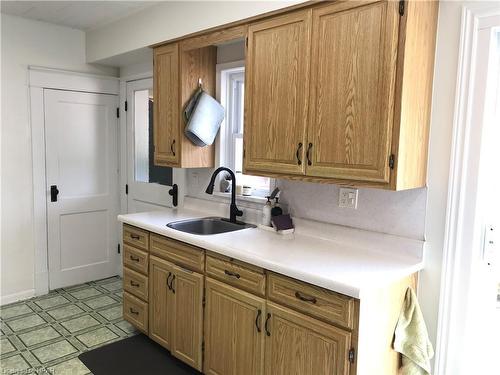 176 Trafalgar Street, Mitchell, ON - Indoor Photo Showing Kitchen