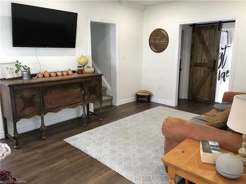 176 Trafalgar Street, Mitchell, ON - Indoor Photo Showing Living Room