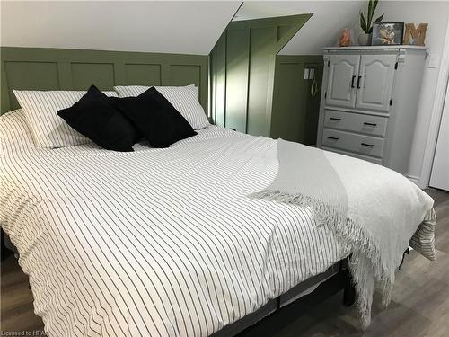 176 Trafalgar Street, Mitchell, ON - Indoor Photo Showing Bedroom