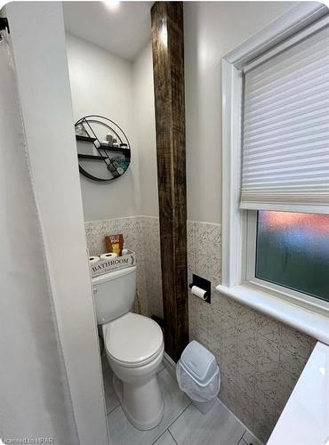 176 Trafalgar Street, Mitchell, ON - Indoor Photo Showing Bathroom