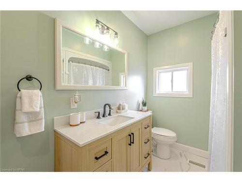 145 Victoria Avenue E, Crediton, ON - Indoor Photo Showing Bathroom