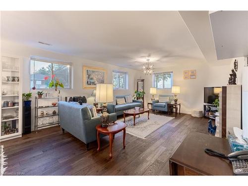 6498 Talbot Trail, Merlin, ON - Indoor Photo Showing Living Room