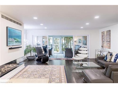 6498 Talbot Trail, Merlin, ON - Indoor Photo Showing Living Room