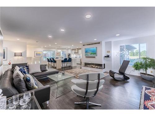 6498 Talbot Trail, Merlin, ON - Indoor Photo Showing Living Room