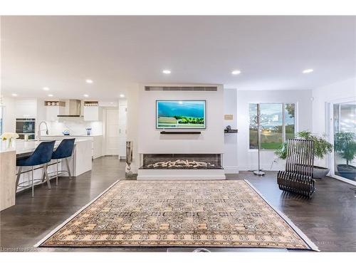 6498 Talbot Trail, Merlin, ON - Indoor Photo Showing Living Room