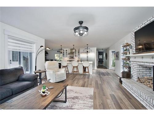 7372 Line 21, West Perth, ON - Indoor Photo Showing Living Room