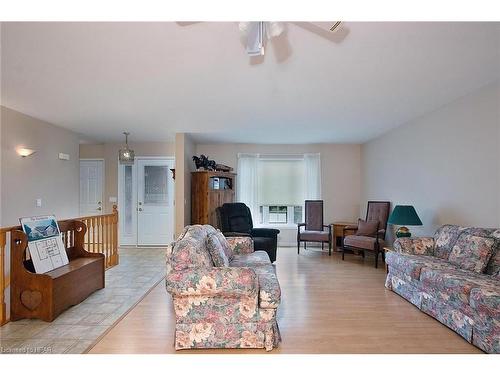 34-30 Ann Street, St. Marys, ON - Indoor Photo Showing Living Room