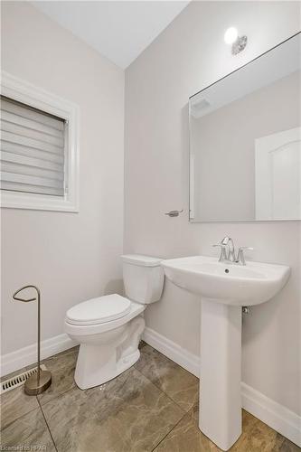 2487 Charlie Hajjar Way, London, ON - Indoor Photo Showing Bathroom