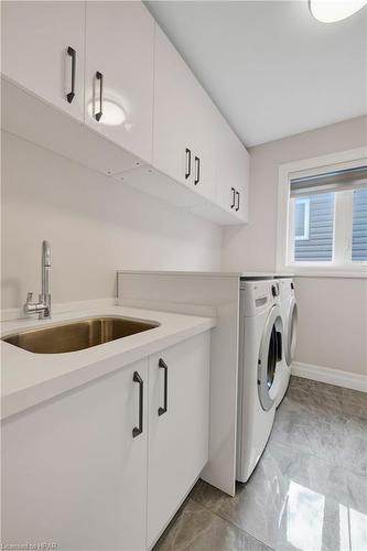 2487 Charlie Hajjar Way, London, ON - Indoor Photo Showing Laundry Room