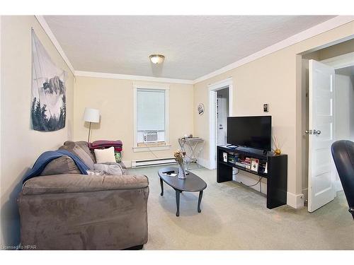 321 Huron St, Stratford, ON - Indoor Photo Showing Living Room