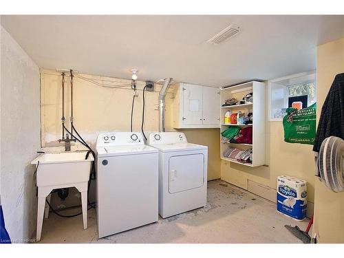 321 Huron St, Stratford, ON - Indoor Photo Showing Laundry Room