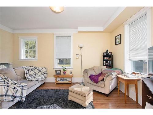 321 Huron St, Stratford, ON - Indoor Photo Showing Living Room