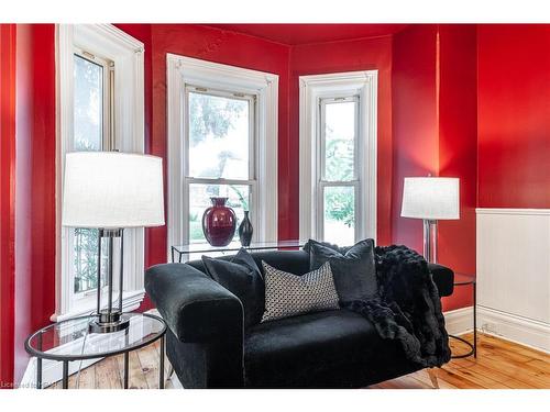 246 Wellington Street, Stratford, ON - Indoor Photo Showing Living Room