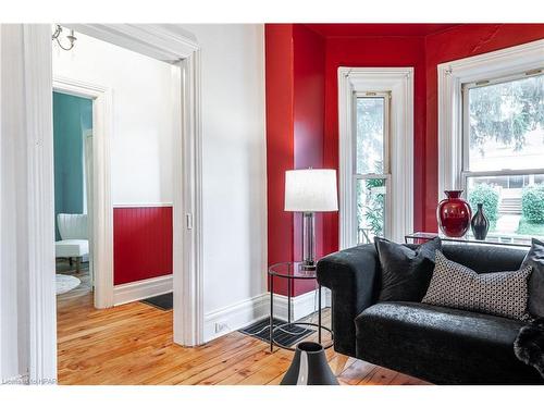 246 Wellington Street, Stratford, ON - Indoor Photo Showing Living Room