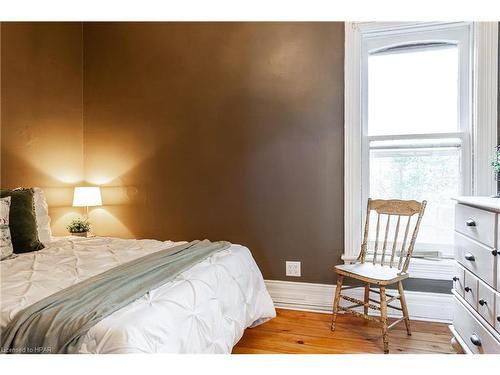 246 Wellington Street, Stratford, ON - Indoor Photo Showing Bedroom