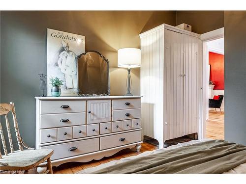 246 Wellington Street, Stratford, ON - Indoor Photo Showing Bedroom