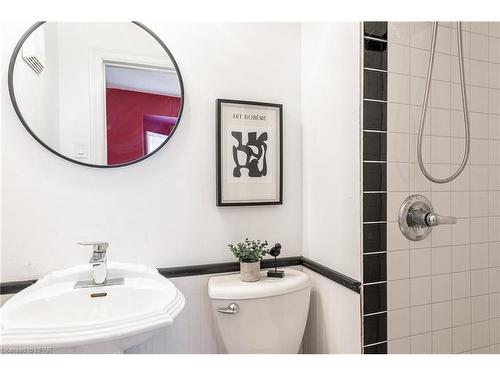 246 Wellington Street, Stratford, ON - Indoor Photo Showing Bathroom