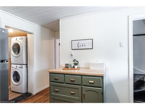 246 Wellington Street, Stratford, ON - Indoor Photo Showing Laundry Room