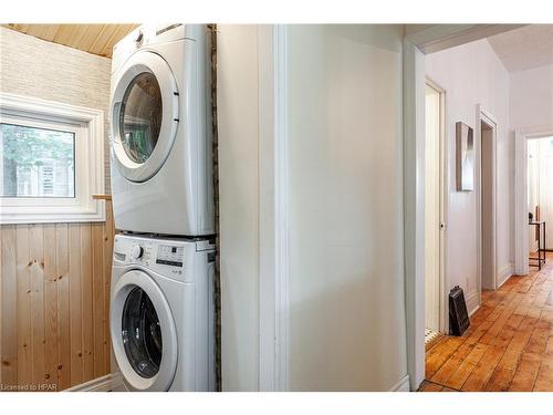 246 Wellington Street, Stratford, ON - Indoor Photo Showing Laundry Room