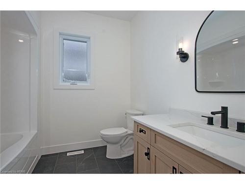 7 Nelson Street, Mitchell, ON - Indoor Photo Showing Bathroom