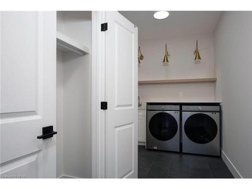 7 Nelson Street, Mitchell, ON - Indoor Photo Showing Laundry Room