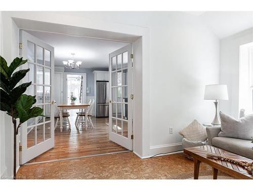 62 Falstaff Street, Stratford, ON - Indoor Photo Showing Living Room