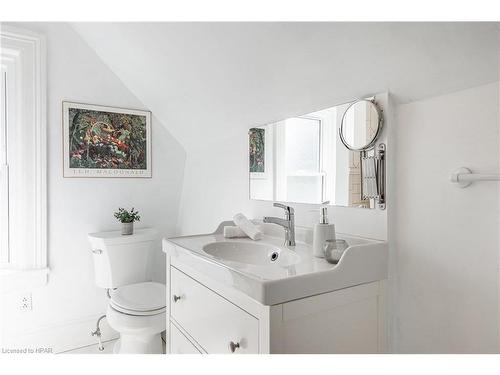 62 Falstaff Street, Stratford, ON - Indoor Photo Showing Bathroom