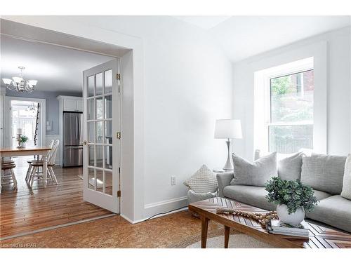 62 Falstaff Street, Stratford, ON - Indoor Photo Showing Living Room