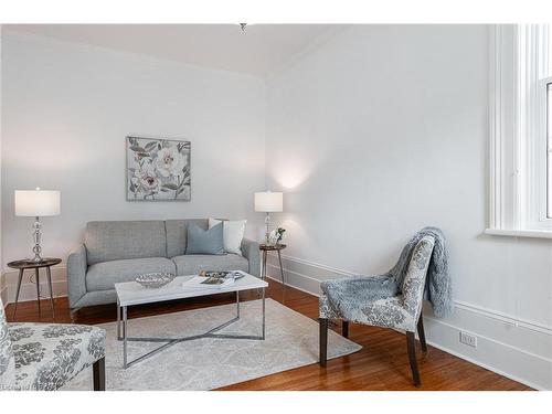 62 Falstaff Street, Stratford, ON - Indoor Photo Showing Living Room