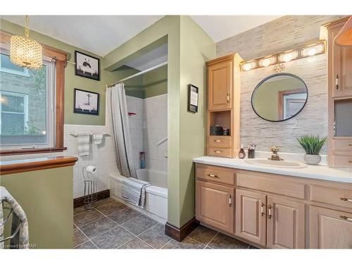 80 Picton Street E, Goderich, ON - Indoor Photo Showing Bathroom