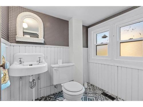 80 Picton Street E, Goderich, ON - Indoor Photo Showing Bathroom