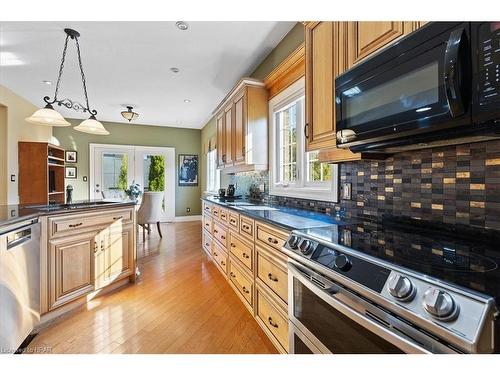 40 North Pointe Drive, Stratford, ON - Indoor Photo Showing Kitchen With Upgraded Kitchen