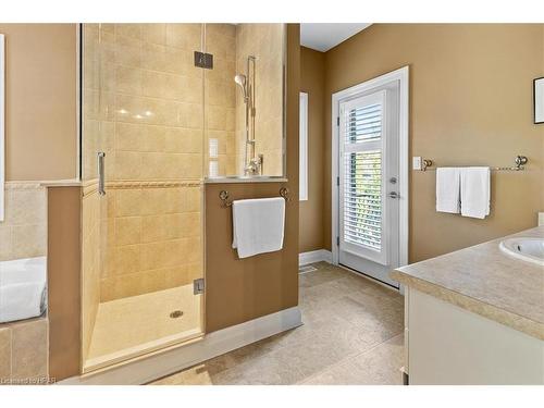 40 North Pointe Drive, Stratford, ON - Indoor Photo Showing Bathroom