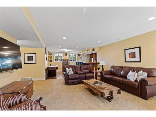 40 North Pointe Drive, Stratford, ON - Indoor Photo Showing Living Room