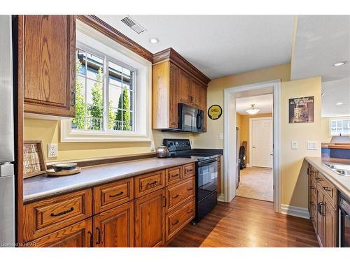 40 North Pointe Drive, Stratford, ON - Indoor Photo Showing Kitchen