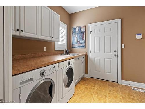 40 North Pointe Drive, Stratford, ON - Indoor Photo Showing Laundry Room