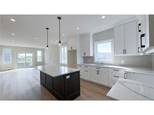 467 Woodridge Drive, Goderich, ON - Indoor Photo Showing Kitchen With Upgraded Kitchen