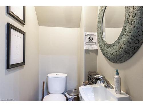 21 George Street, Stratford, ON - Indoor Photo Showing Bathroom