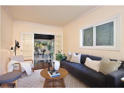 165 Thomas Street, St. Marys, ON - Indoor Photo Showing Living Room