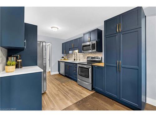 2-401 Springbank Avenue, Woodstock, ON - Indoor Photo Showing Kitchen