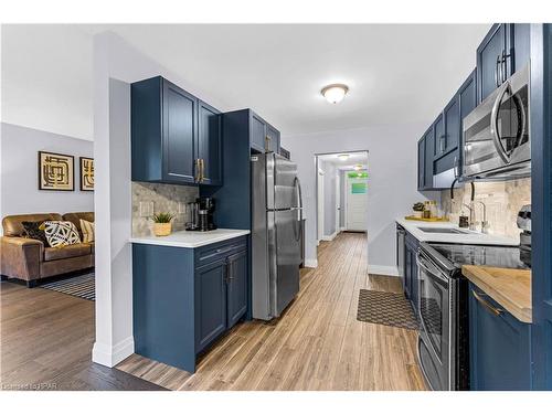 2-401 Springbank Avenue, Woodstock, ON - Indoor Photo Showing Kitchen